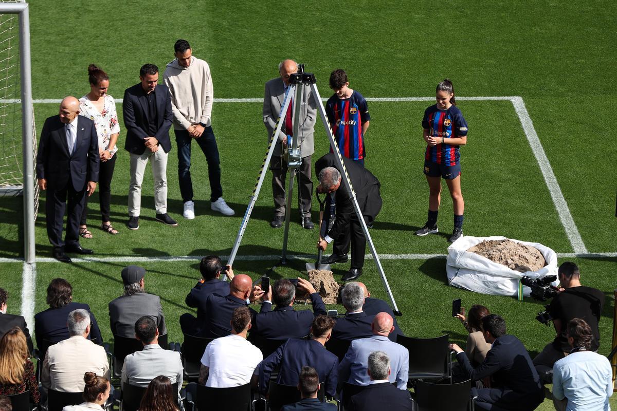Colocación de la primera piedra del futuro Camp Nou
