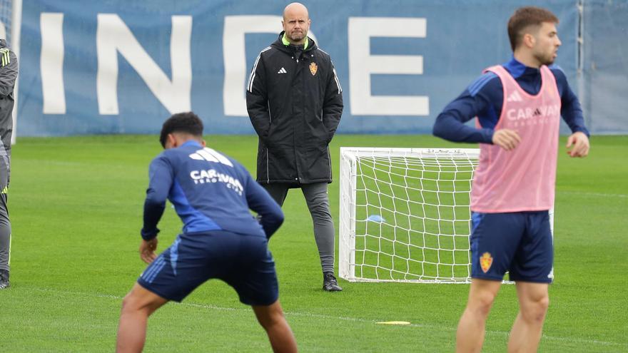 Miguel Ángel Ramírez dirige el primer entrenamiento de la semana del Real Zaragoza