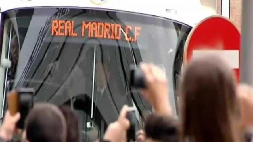 El Real Madrid, aclamado a su llegada a Málaga