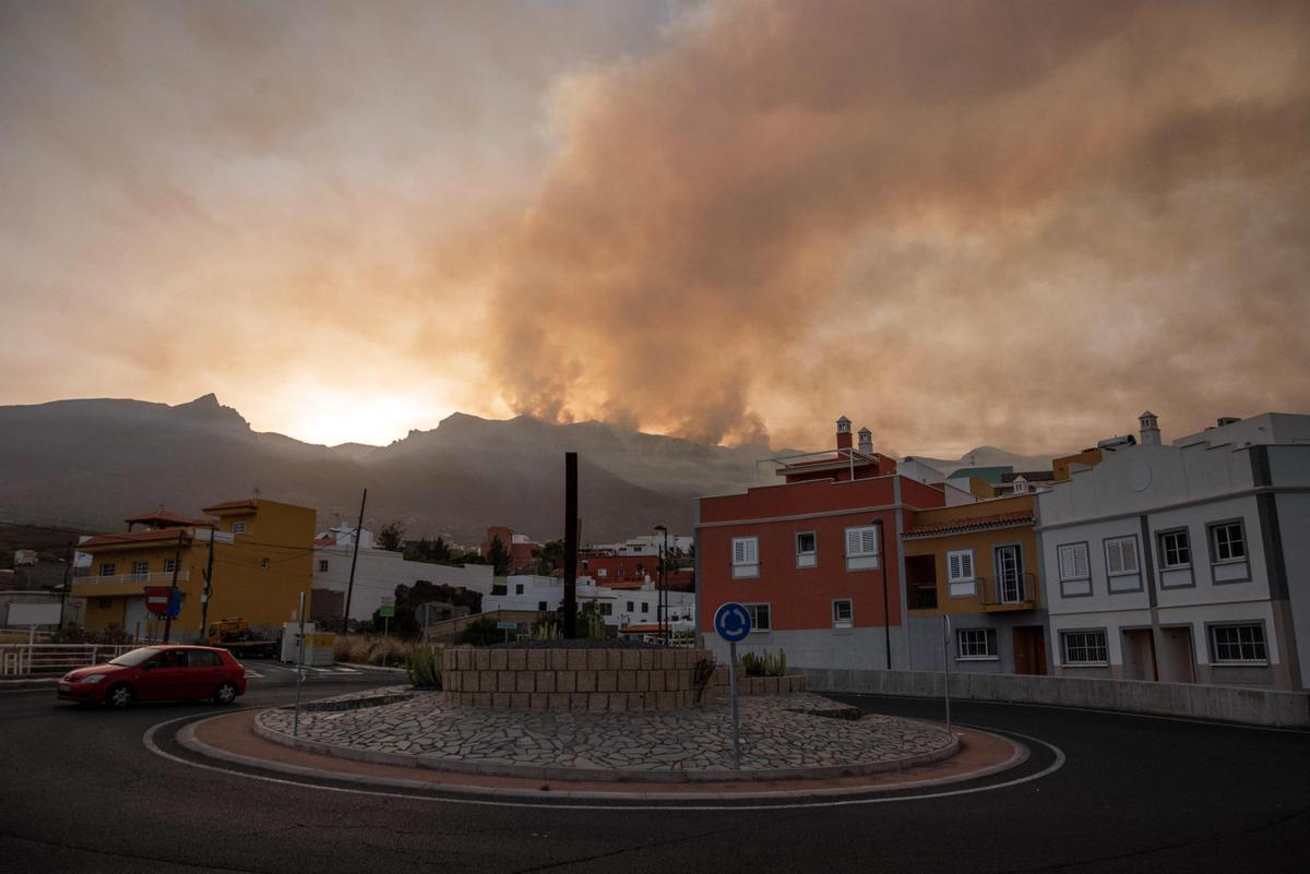 El incendio forestal de Tenerife, sin control