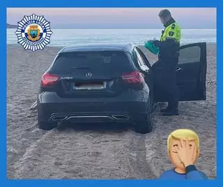 Aparece un coche "aparcado" en la playa de Poniente de Benidorm