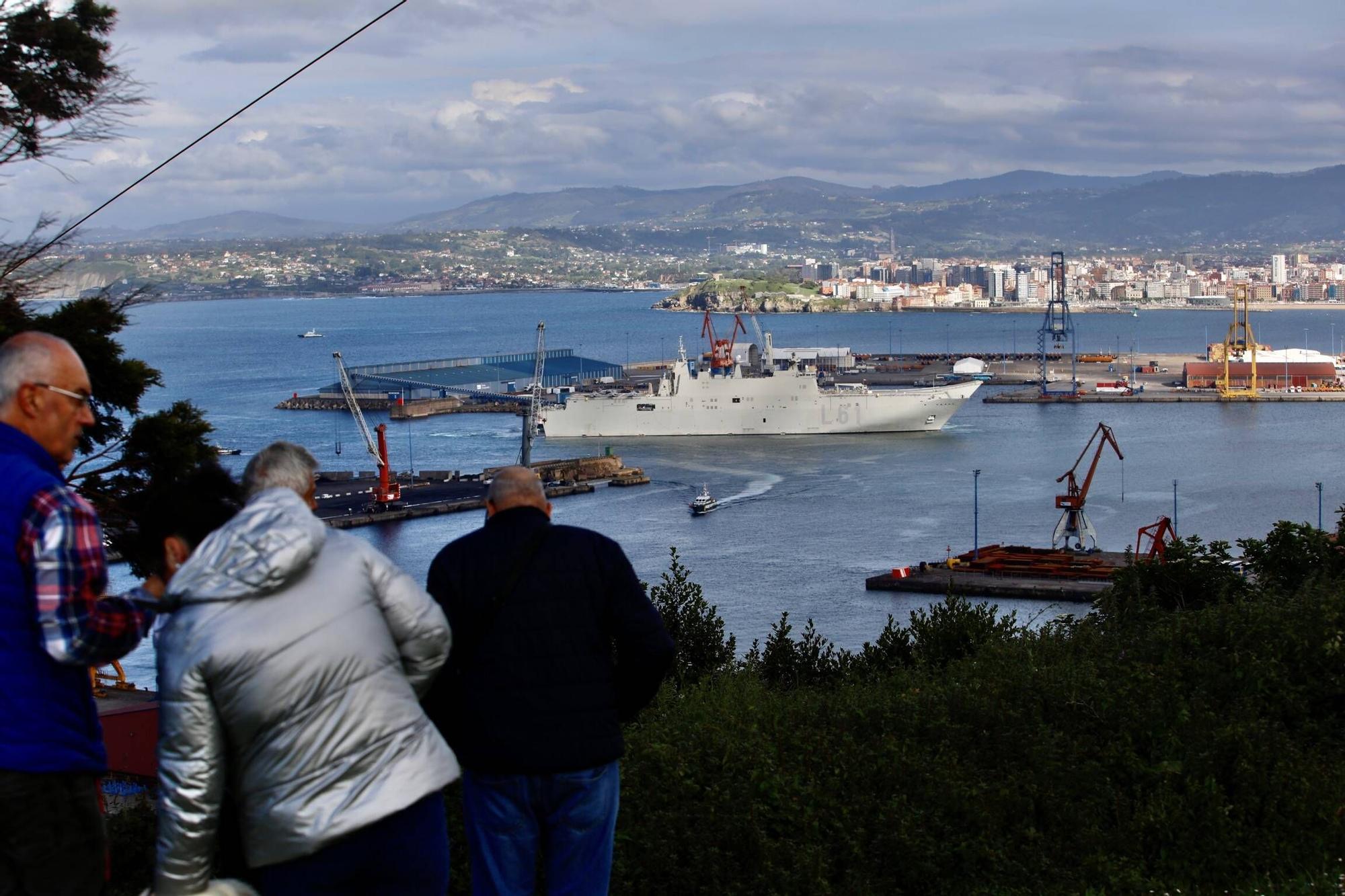 En imágenes | Llegada del portaaviones "Juan Carlos I" a El Musel