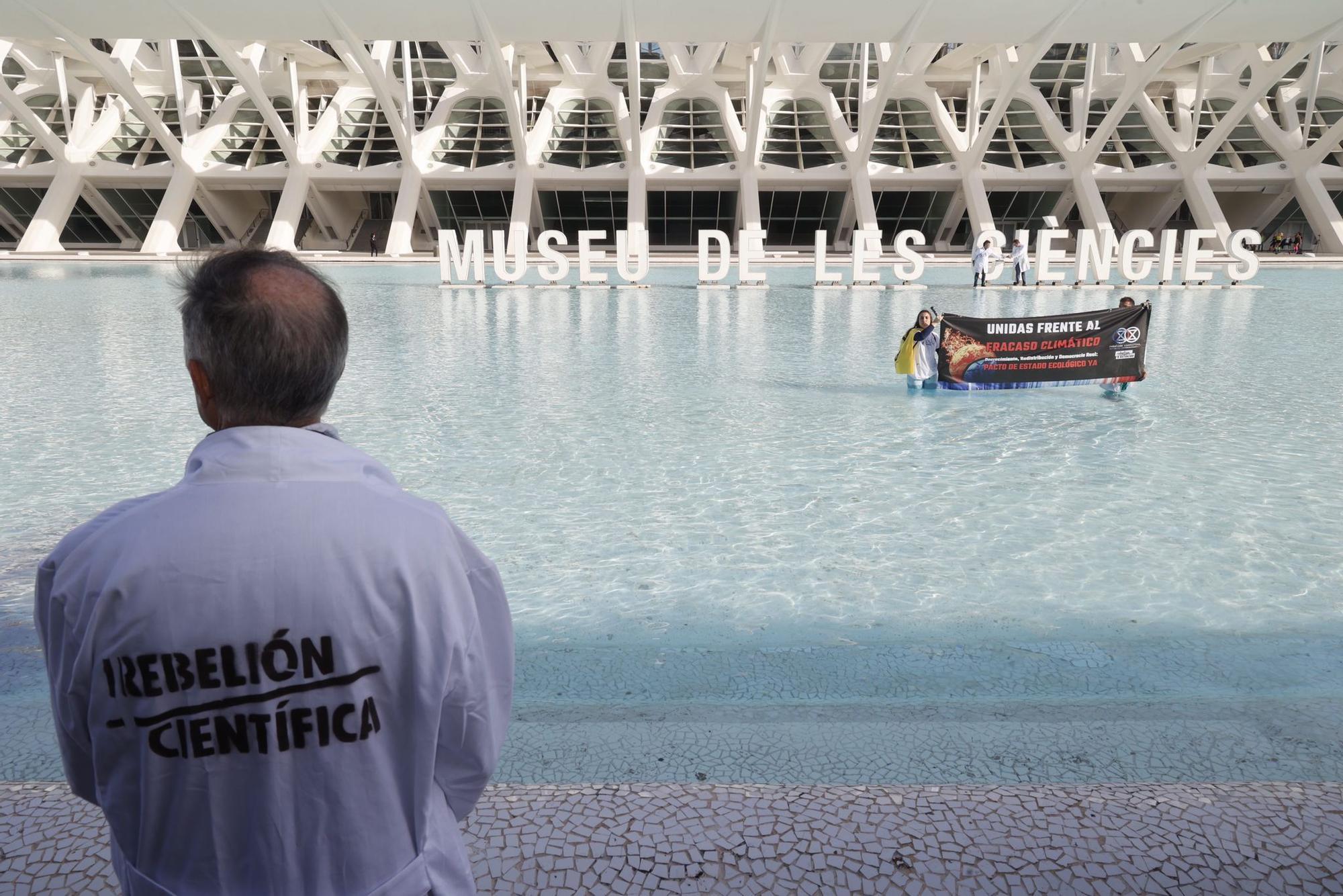 Protesta en favor del cambio climático en la Ciudad de las Artes