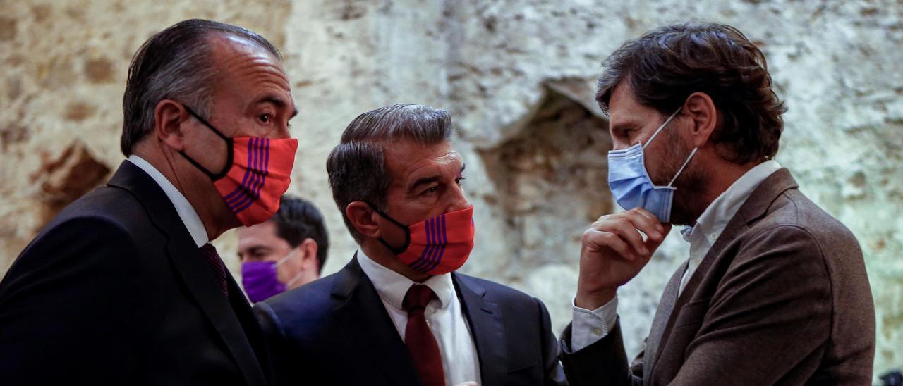 Laporta y Alemany departen en la presentación de la candidatura del primero.