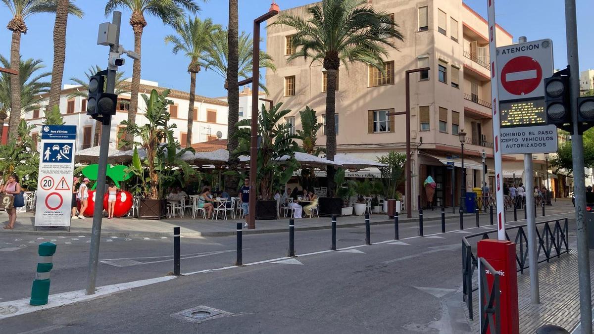 Barrera de entrada al barrio de la Marina en Eivissa.