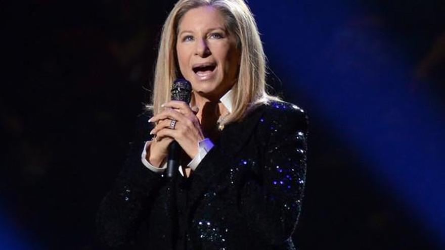 Barbra Streisand homenajea al personal sanitario que se enfrenta al coronavirus