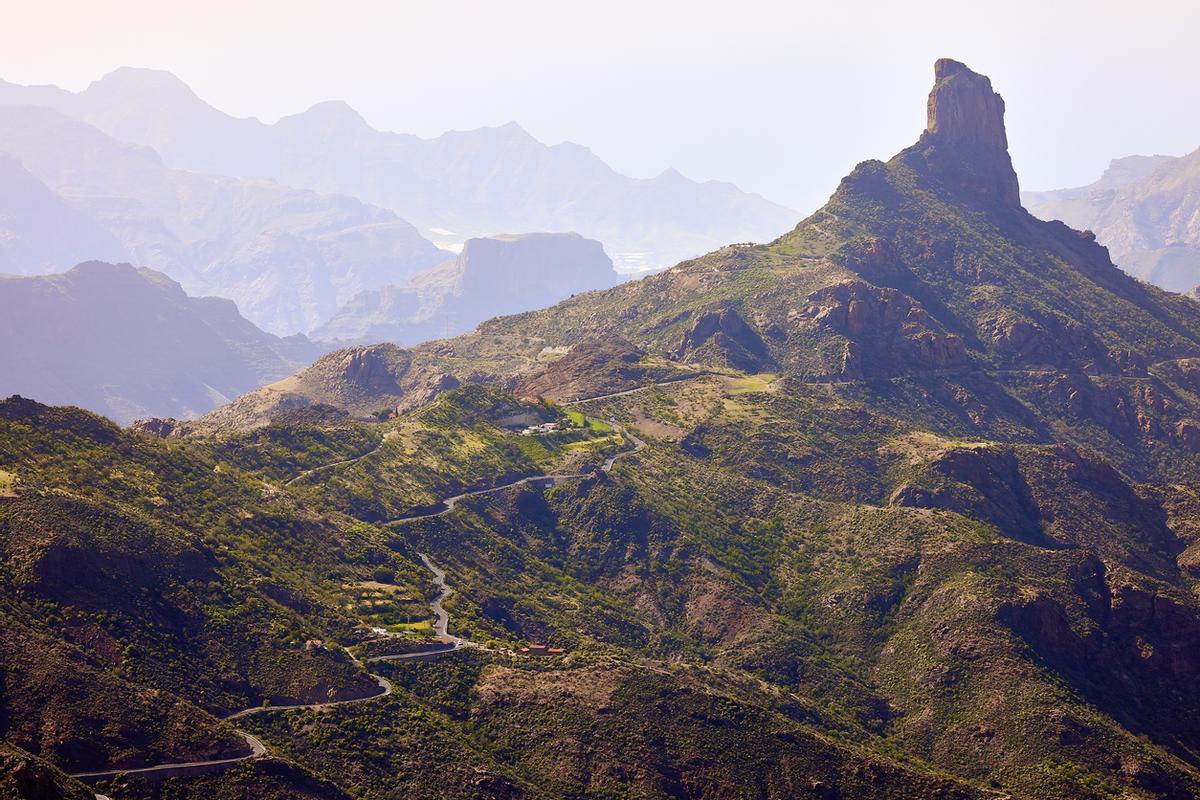 En medio de todo el paisaje sobresale un yacimiento arqueológico de la época troglodita.