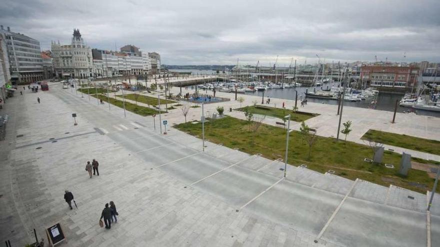 Explanada de la Marina desde la calle Luchana, en primer término, hasta Puerta Real, al fondo.