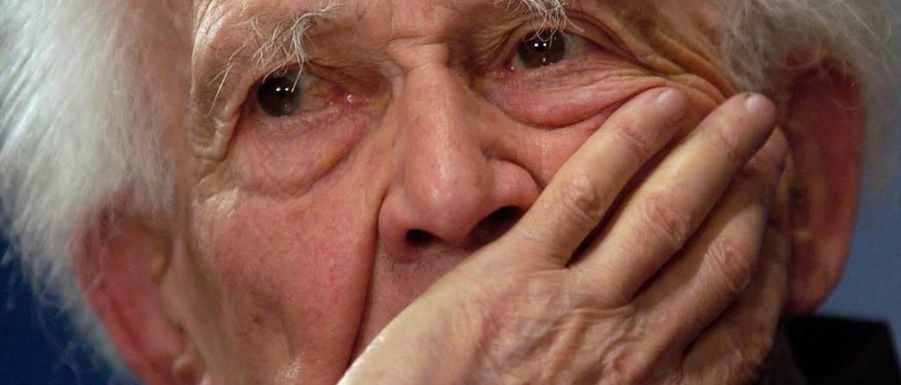 Zygmunt Bauman, durante su estancia en Oviedo para recoger el premio &quot;Príncipe de Asturias&quot; de Comunicación y Humanidades, en octubre de 2010.