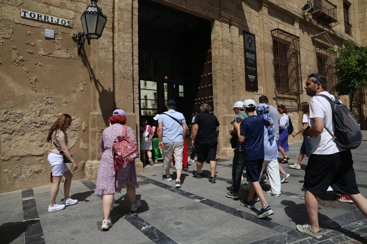 Cordoba, mezquita, datos de turistas en la mezquita turistas en la mezquita