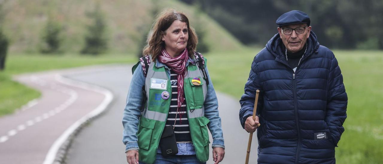 "Es como si me hubiera tocado la lotería": así trabajan los cuidadores de barrio de Oviedo