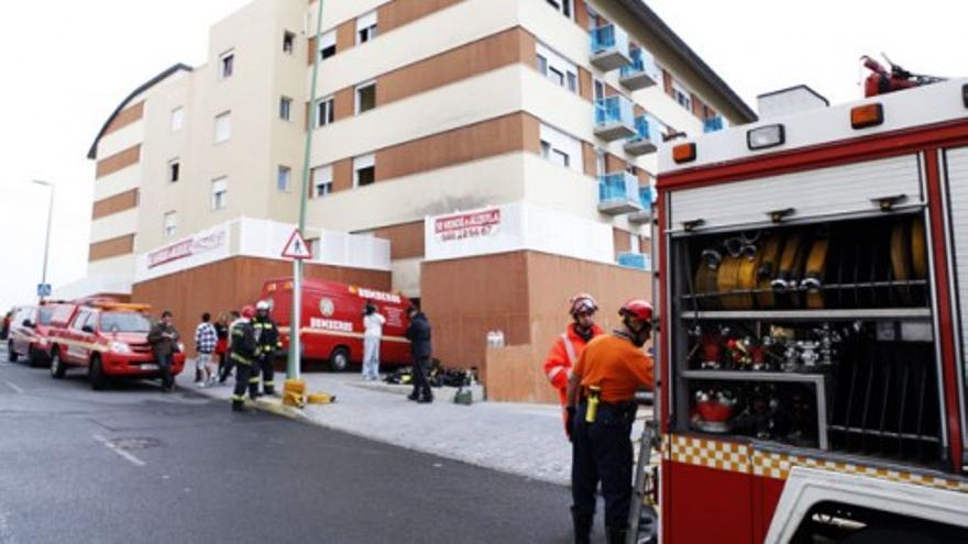 Un incendio obliga a evacuar a 600 personas en la capital grancanaria