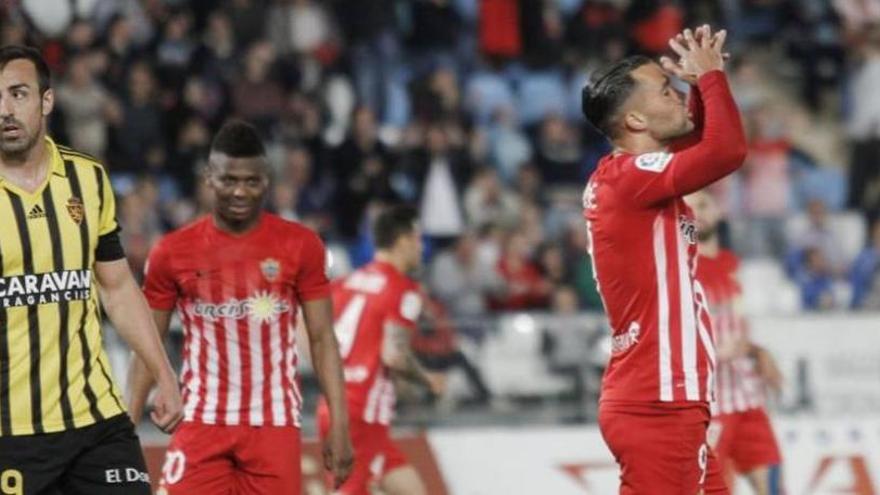 El Zaragoza deja escapar un 0-2 para sumar un muy triste y valioso punto