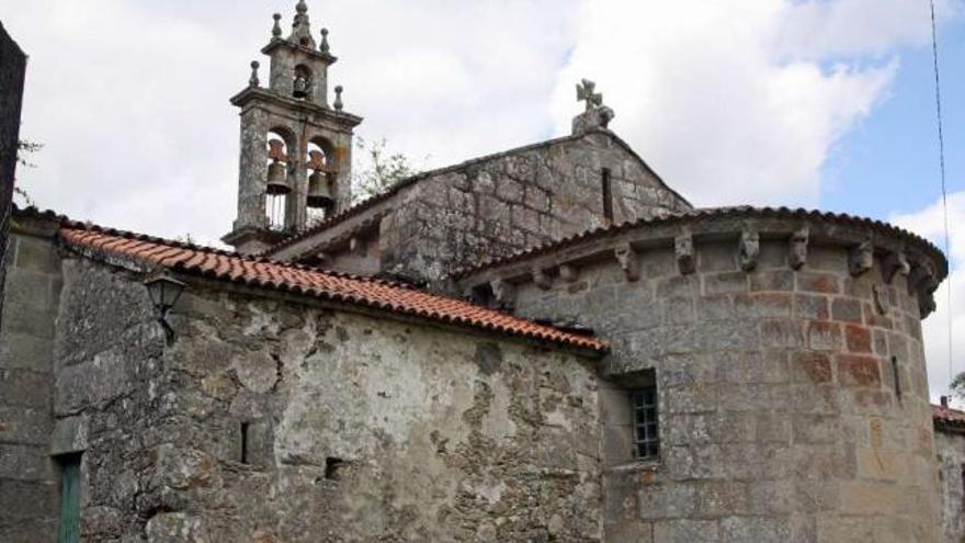 Iglesia de San Lourenzo de Ouzande, que conserva importantes restos del románico.  // Bernabé