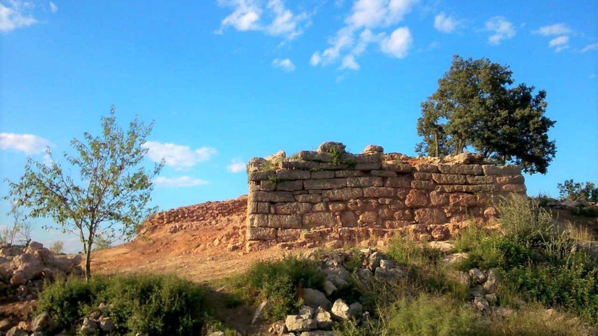 El Torrejón de Gàtova en lo altode la Calderona.