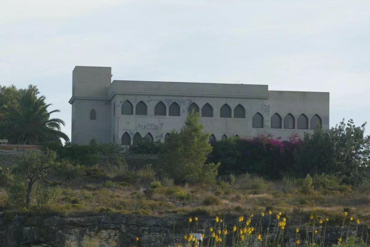 La fortaleza que Pepito se construyó en Alzira: 1.400 m2 habitables en tres plantas con todo tipo de lujos y sistemas de seguridad. / VICENT M. PASTOR