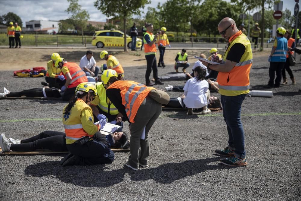 Simulacre d''accident amb drons a l''aeroport.