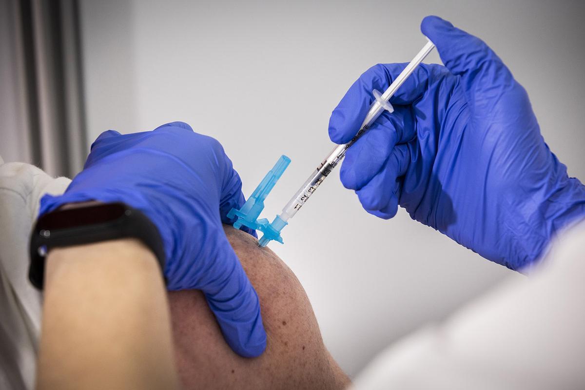 Todos los efectos secundarios de la tercera dosis de la vacuna contra la covid
