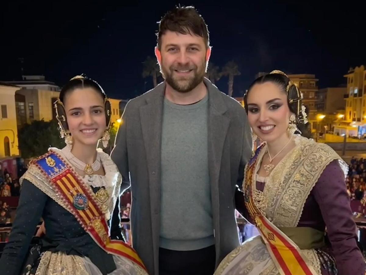 Soriano junto a las falleras mayores en la Crida de Sagunt