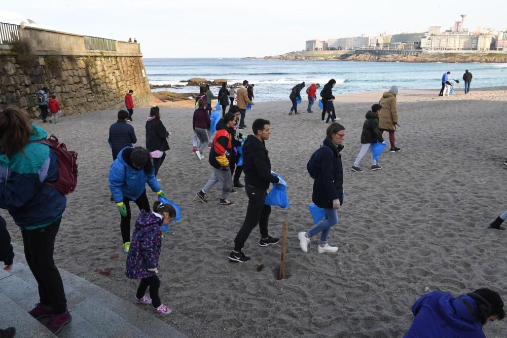 Mar de fábula | Limpieza de playas en Riazor y Orzán