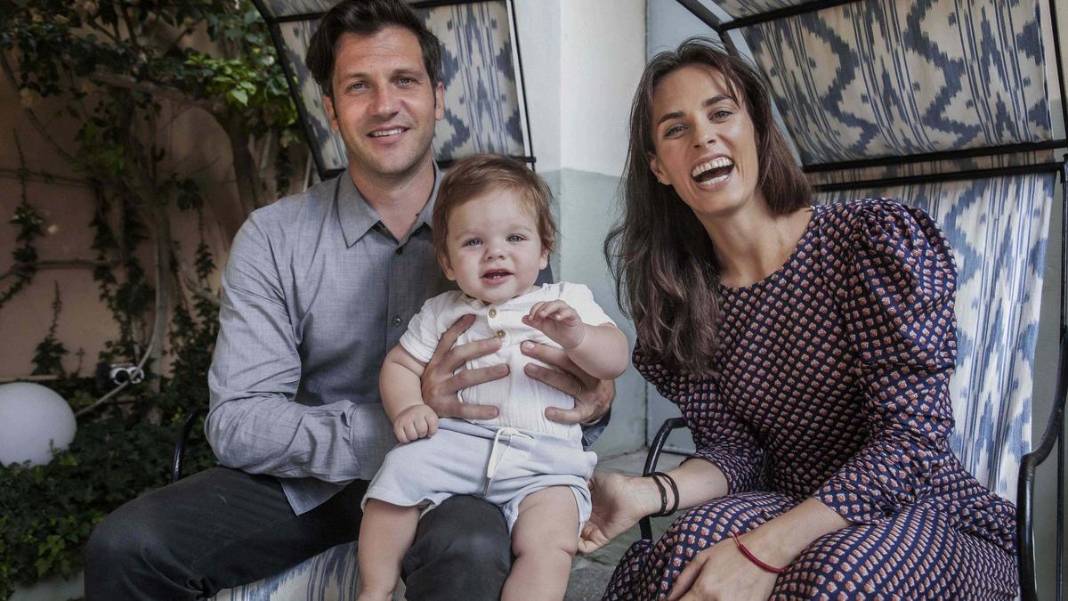Sophie Auster con su marido y su hijo en Mallorca el año pasado