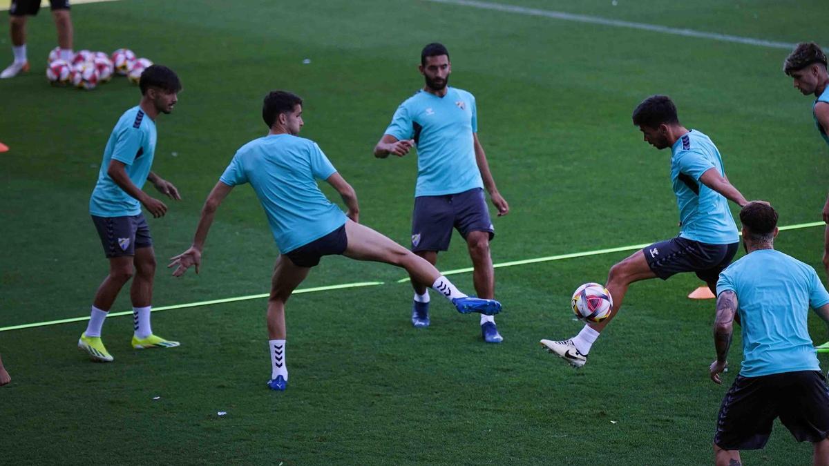 Entrenamiento del Málaga CF para preparar la final por el ascenso a Segunda.