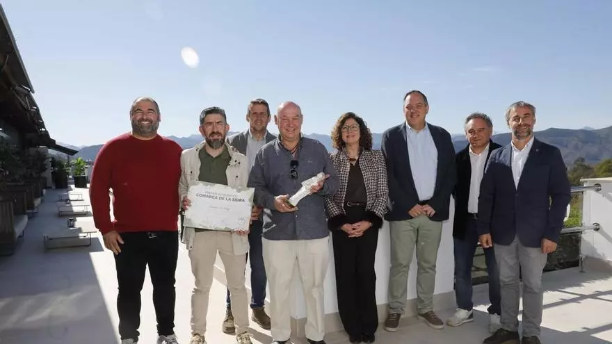 VÍDEO: El empresario astur-mexicano Tomas Álvarez Aja recibe el premio de la Comarca de la Sidra y valora ampliar la Hostería de Torazo.