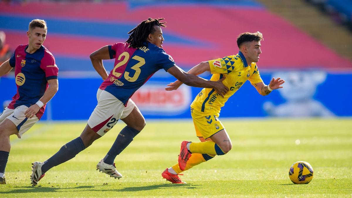 Koundé durante el Barça-Las Palmas en Montjuïc.