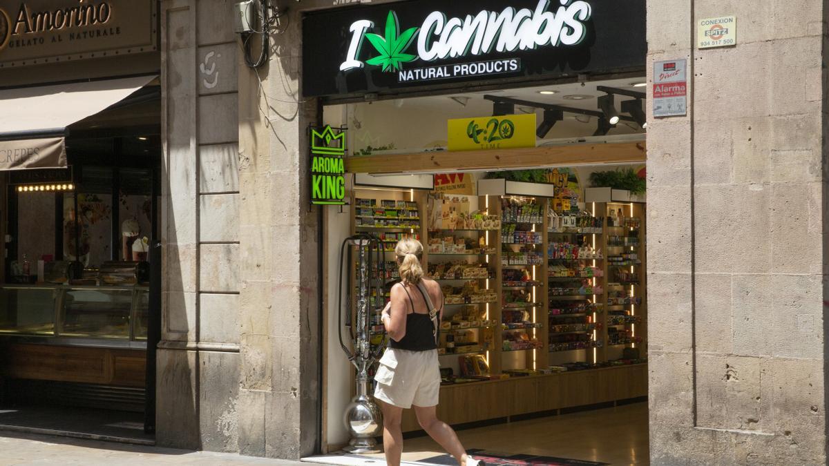 Una tienda de productos cannábicos en Ciutat Vella.