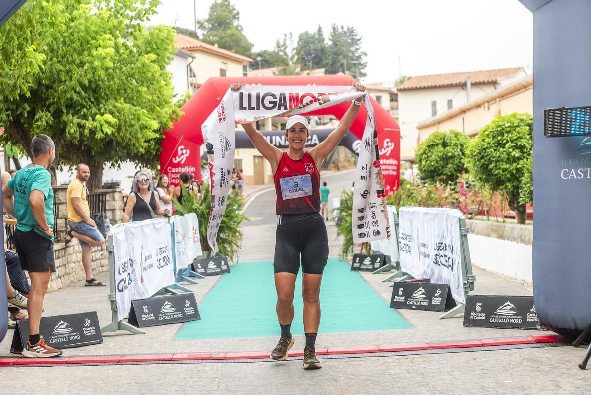 Isabel Llorach, ganadora en categoría femenina absoluta en la XXVI Volta a Peu a la Serra d’en Galceran.