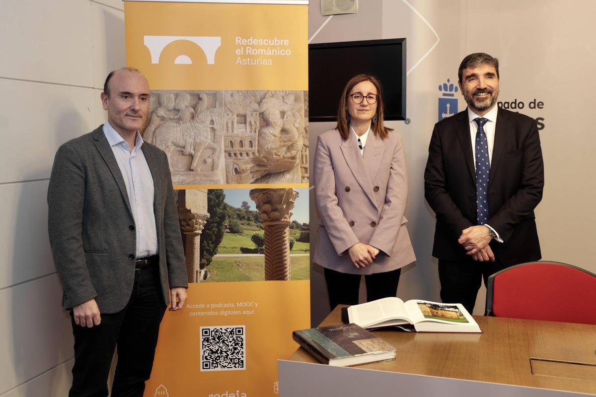 Pablo León, direutor xeneral de Patromoniu Cultural del Principáu; Paula Conte, responsable de programes de Cultura, Patrimoniu y Paisaxe de la Fundación Santa María la Real, y Fidel Rodríguez, delegáu rexonal Noroeste de Redeia.