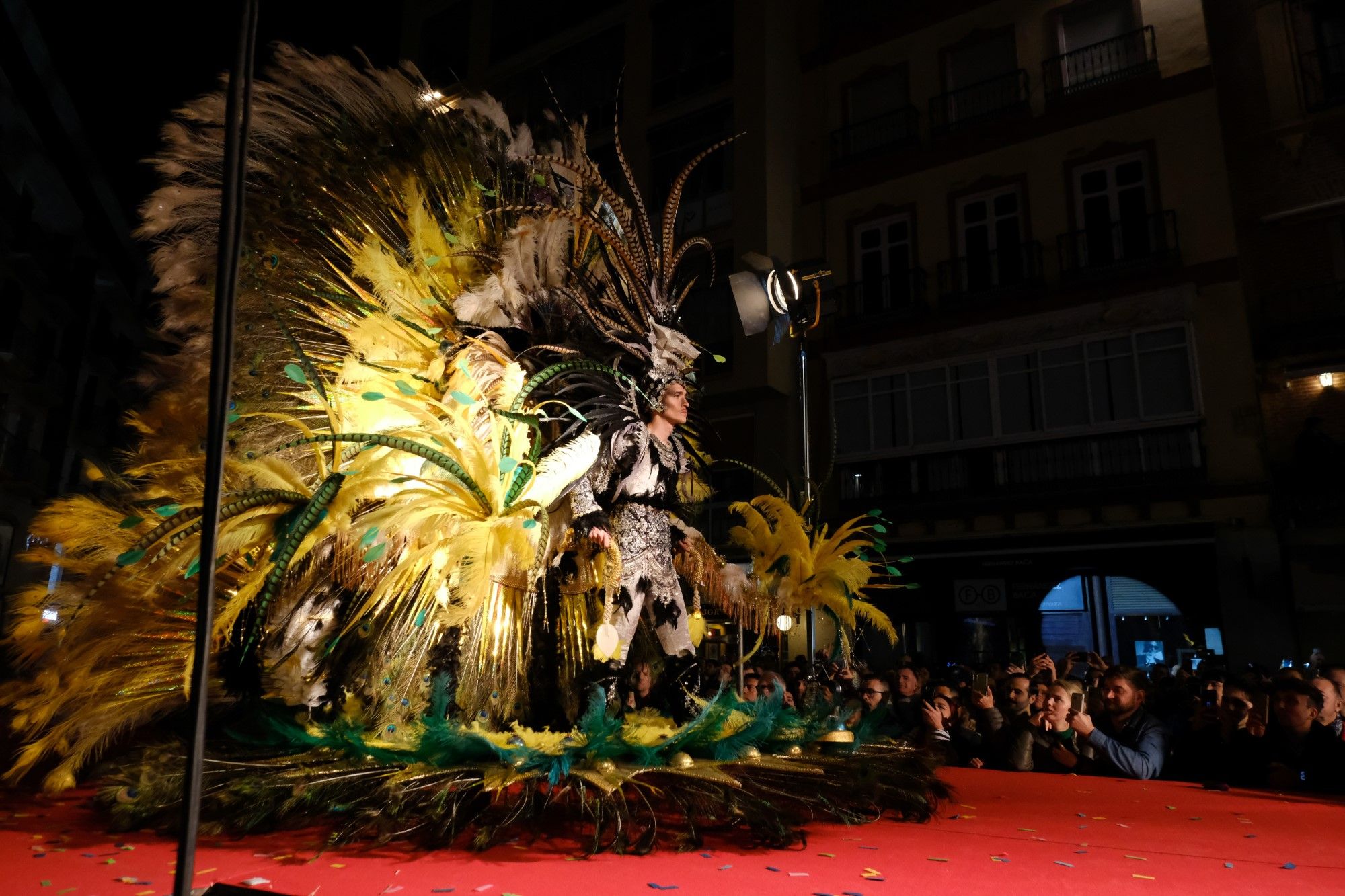 El Carnaval de Málaga ya toma las calles tras el pregón de Maxi