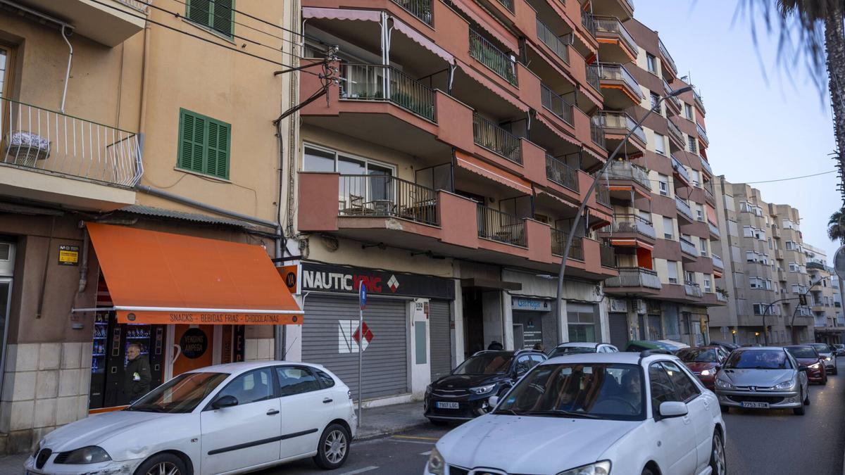 El edificio desde el que ha caído un niño