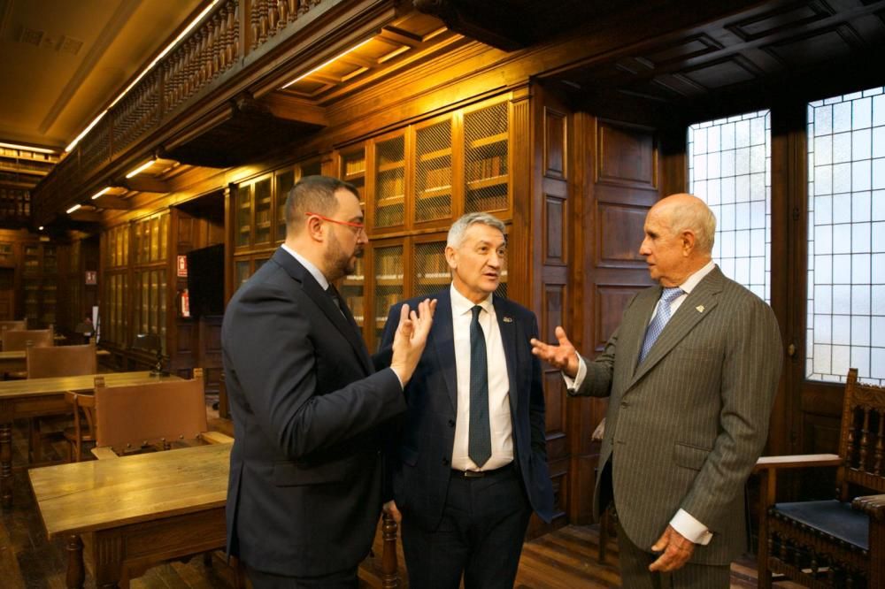 Juan Antonio Pérez Simón asume la presidencia del Consejo Social de la Universidad de Oviedo.