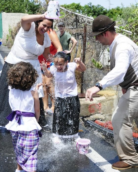 Traida Infantil del Agua de Lomo Magullo 2016