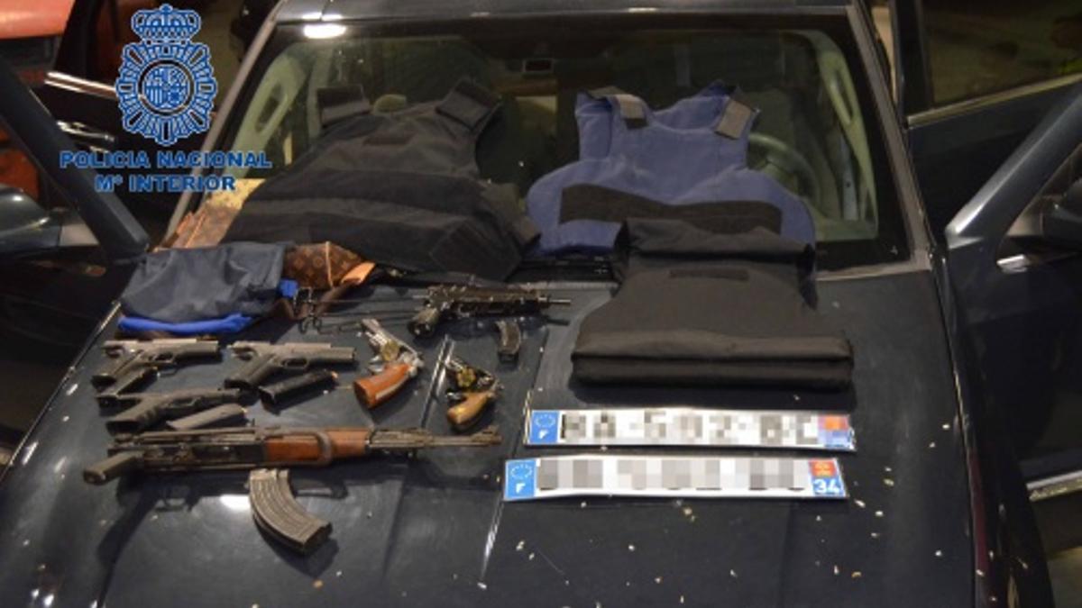 Armas intervenidas en la operación antidroga.