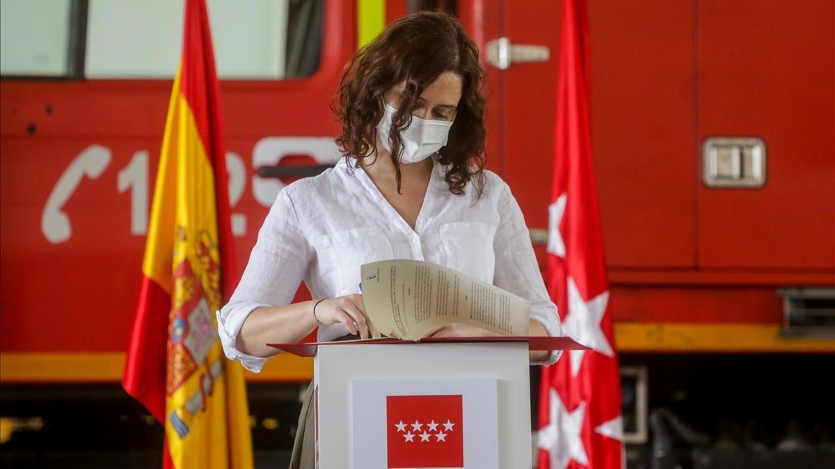 La presidenta de la Comunidad de Madrid, Isabel Díaz Ayuso, este viernes en San Martín de Valdeiglesias.