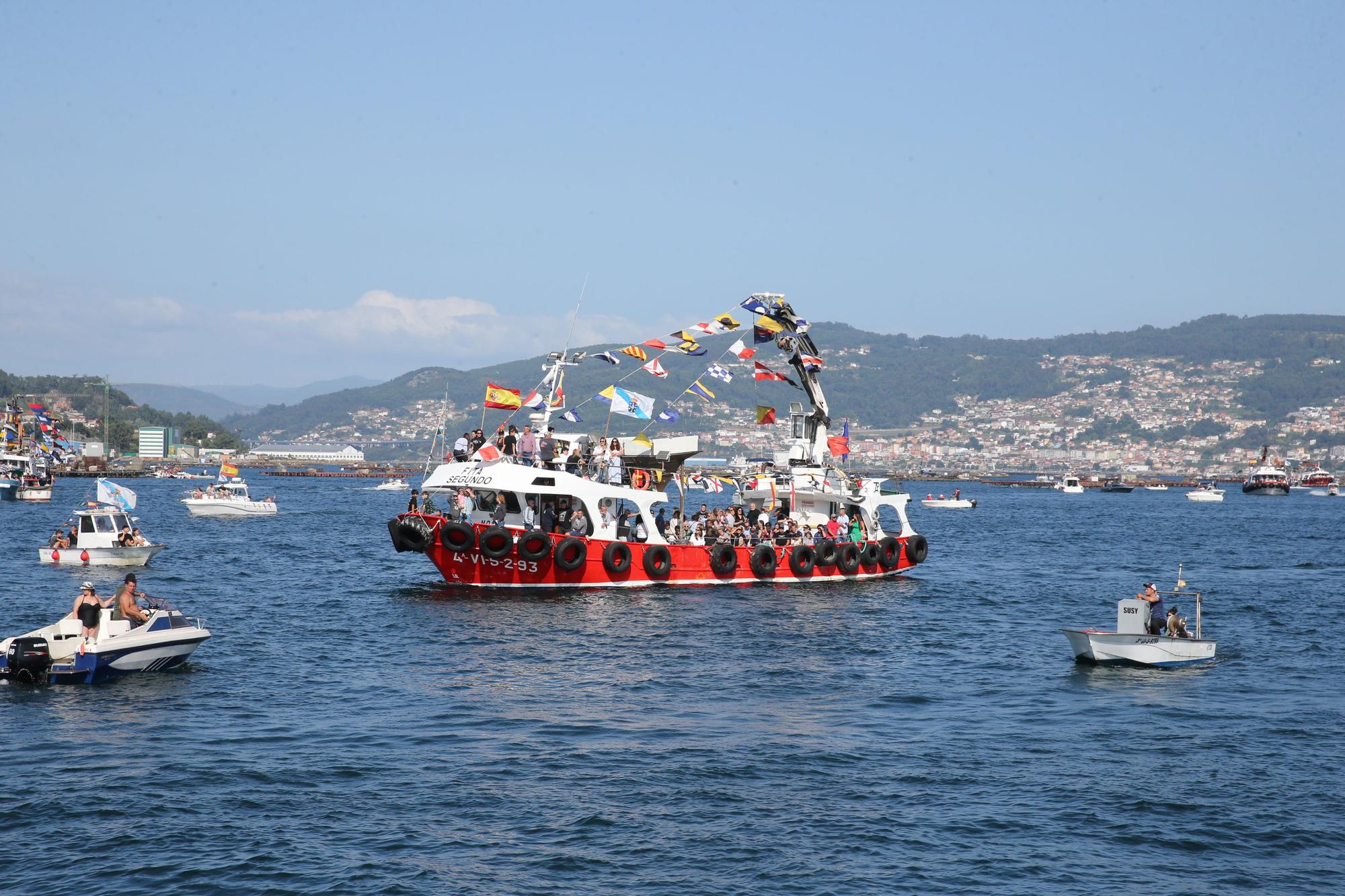 Decenas de barcos en la procesión marítima de Moaña