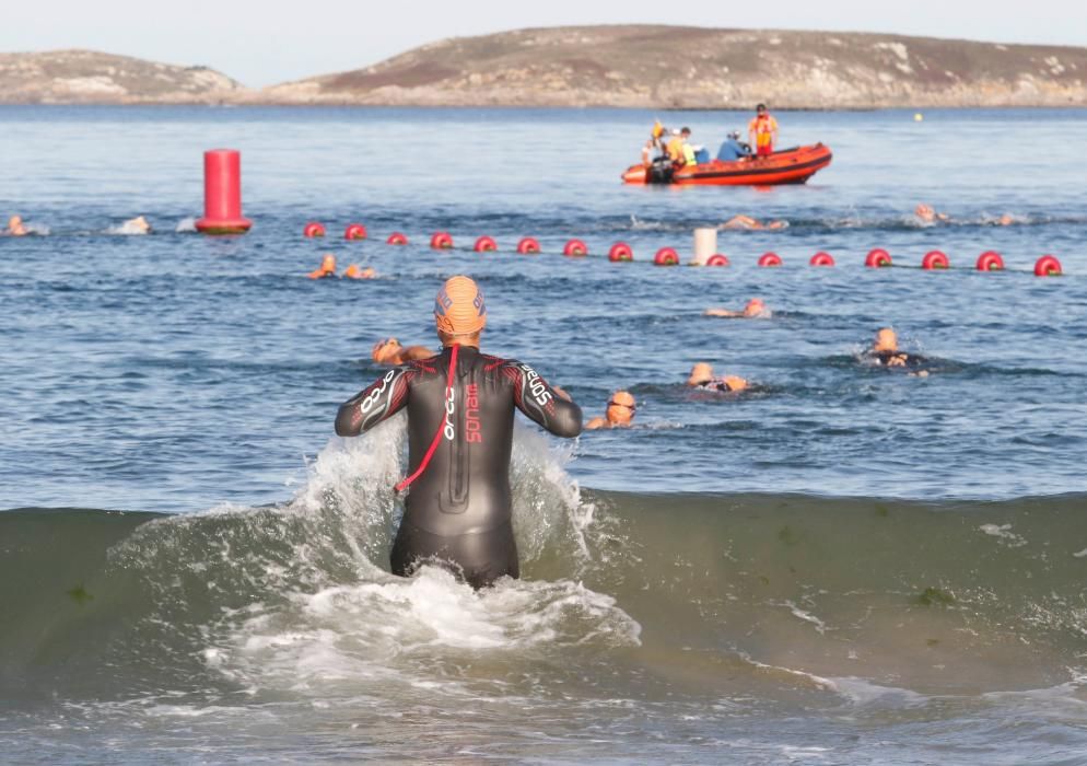 400 nadadores desafían a las aguas de Praia América. // Alba Villar