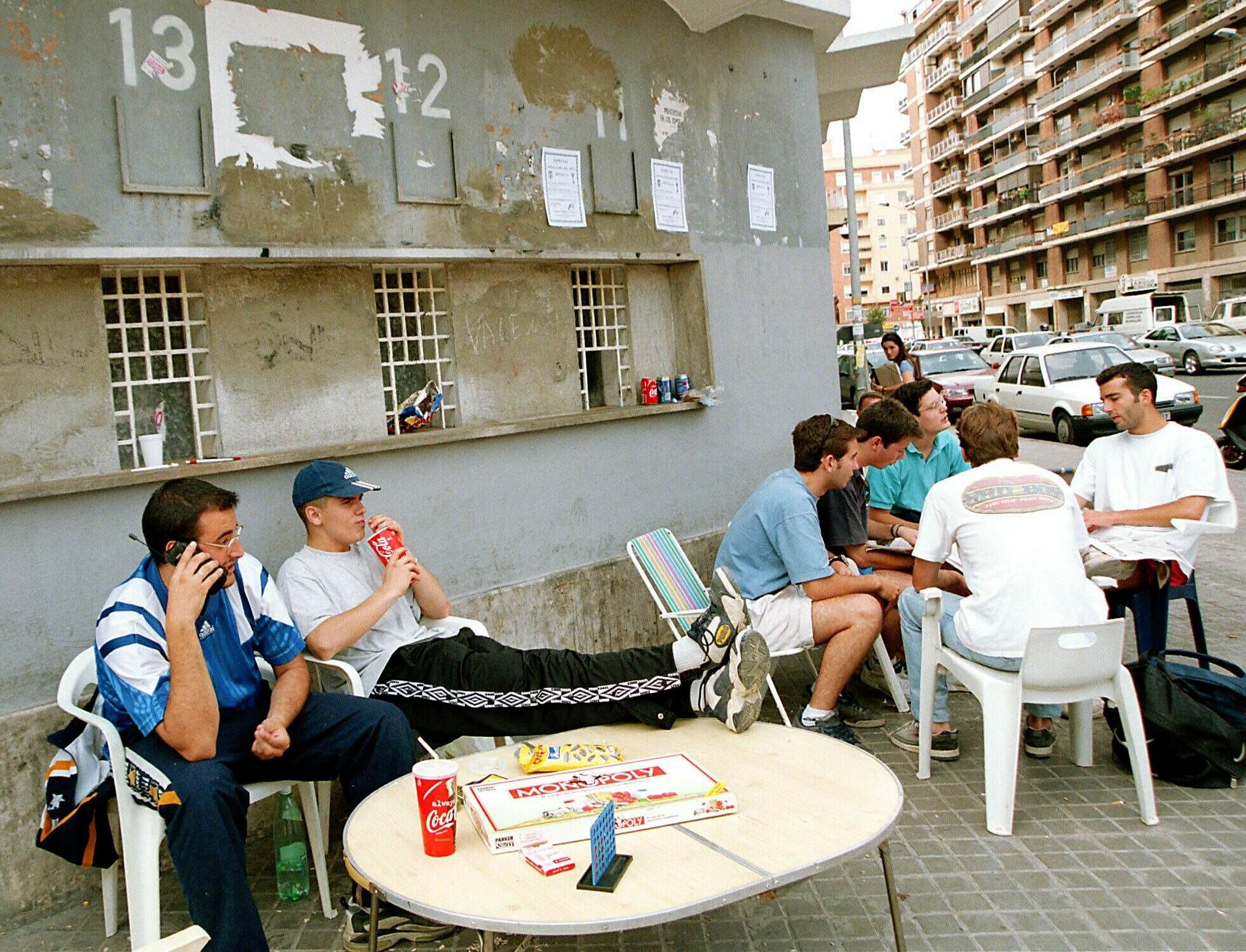 Aficionados valencianistas hicieron noche frente a las taquillas para conseguir una entrada