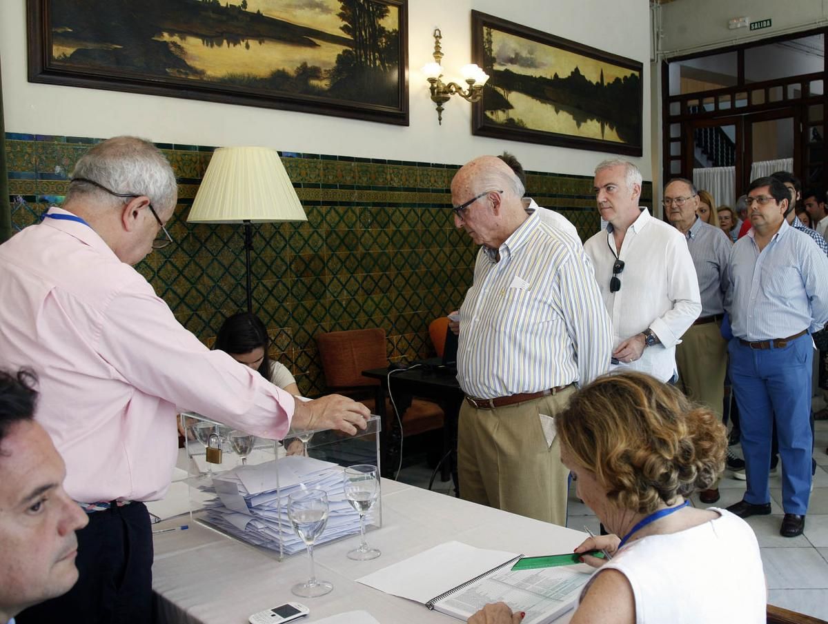 Fotogalería / Jornada de elecciones en el Círculo de la Amistad