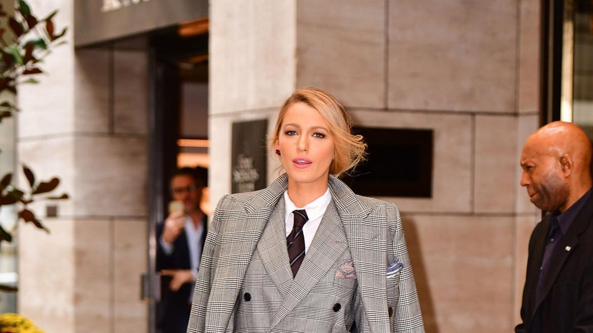 Blake Lively look cuadros