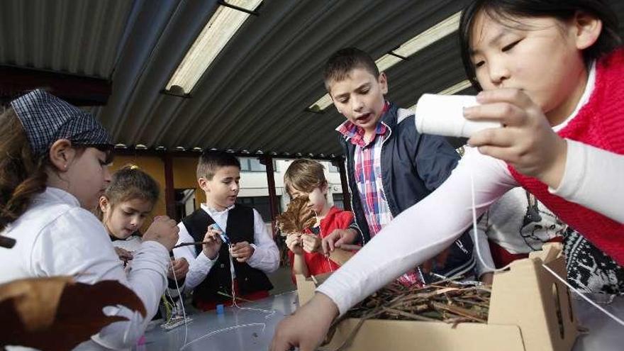 Las escuelas y colegios hacen partícipes a los niños de la tradición del amagüestu