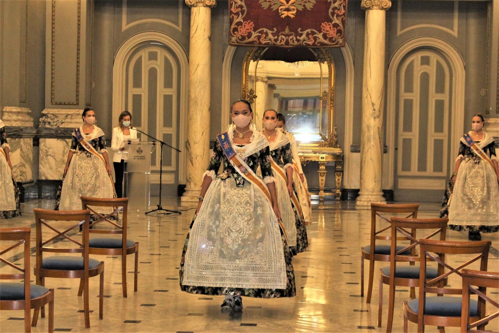 Todo preparado para la Imposición de Bandas a Falleras Mayores y Cortes de 2021