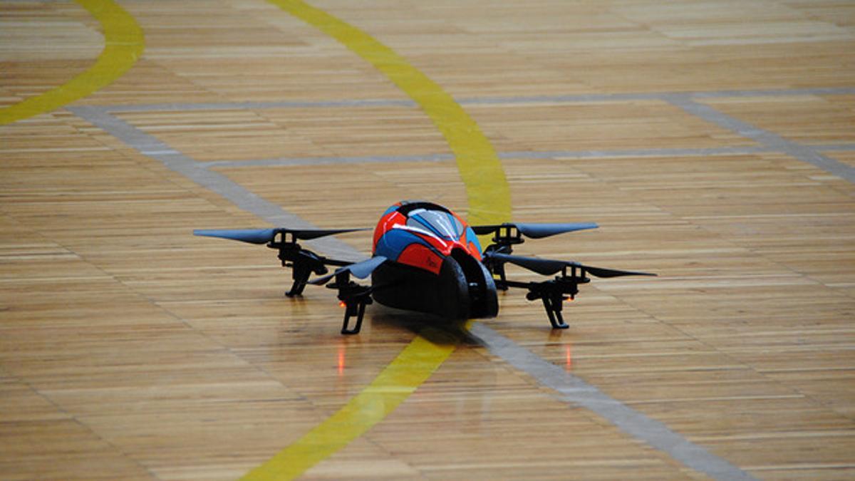 Modelo de vehículo aéreo no tripulado (UAV).