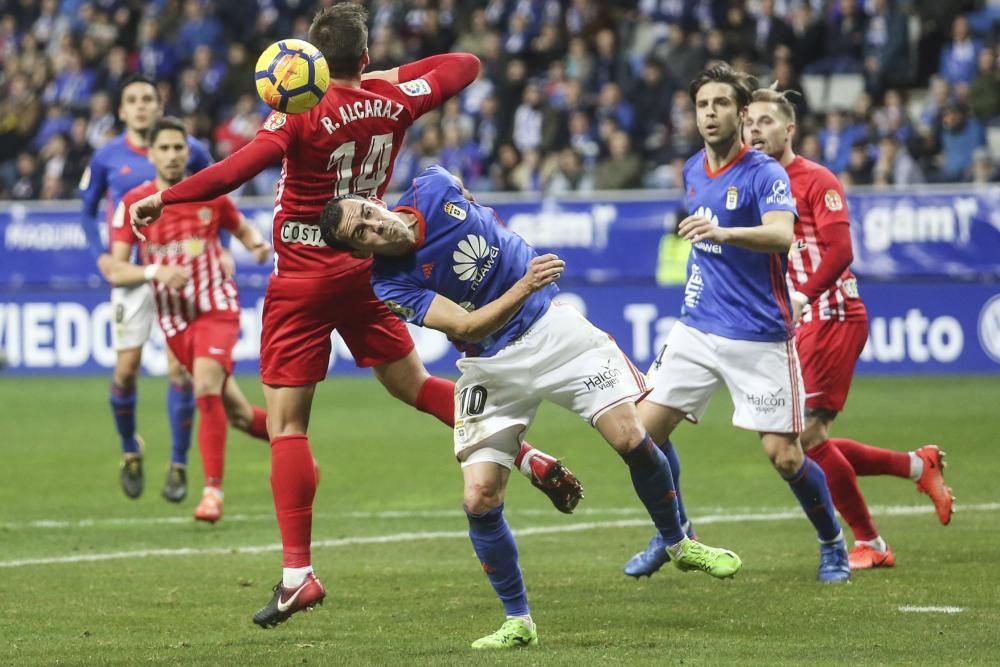 Partido en el Carlos Tartiere entre el Oviedo y el Almería