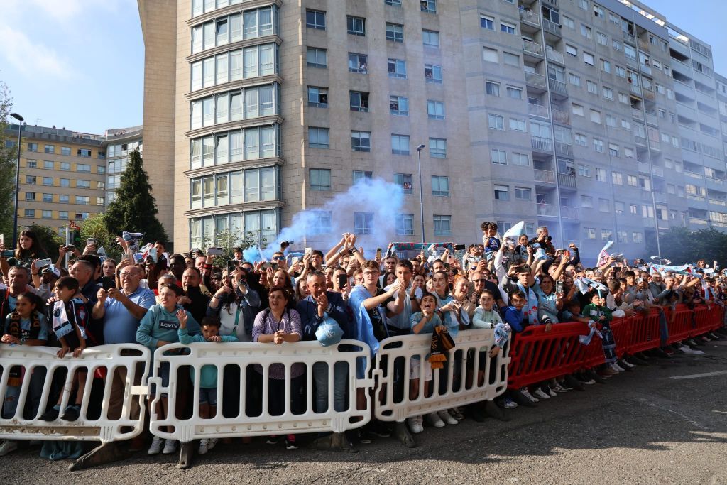 Bengalas, bufandeo y gritos: el celtismo 'lleva en volandas' a los suyos