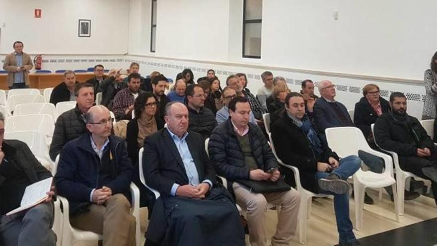 Alcaldes, ediles, técnicos y empresariado de l&#039;Horta acudieron a la presentación de Manises.