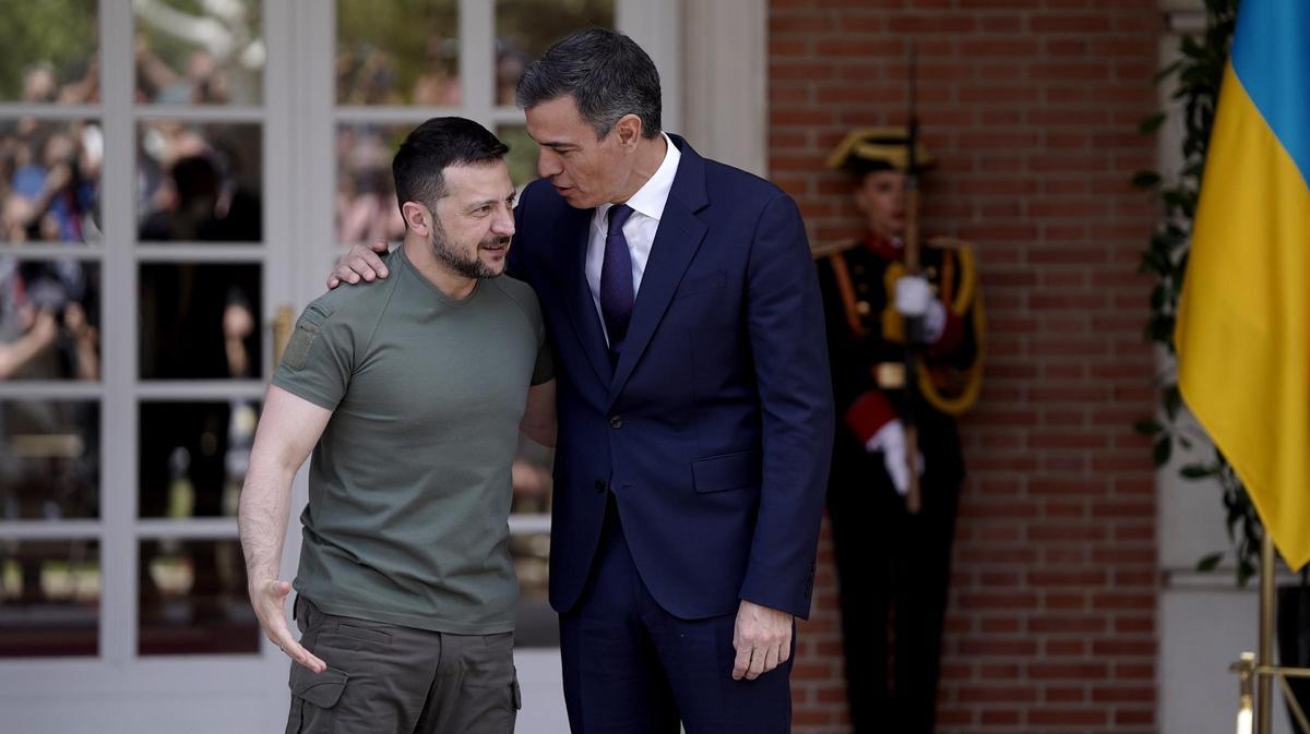 Pedro Sánchez recibe a Volodímir Zelenski en la Moncloa