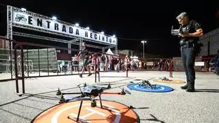 Los ojos de la Policía Local que todo lo ven desde el cielo en las Fiestas de Elche